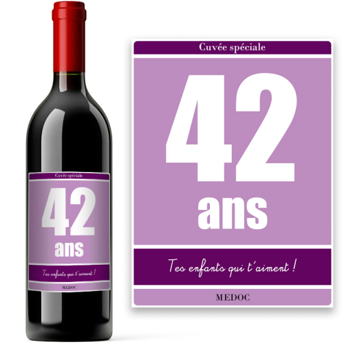 Bouteille de vin avec étiquette anniversaire viole