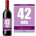 Bouteille de vin avec étiquette anniversaire viole