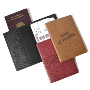 Protège passeport gravé motif tampon