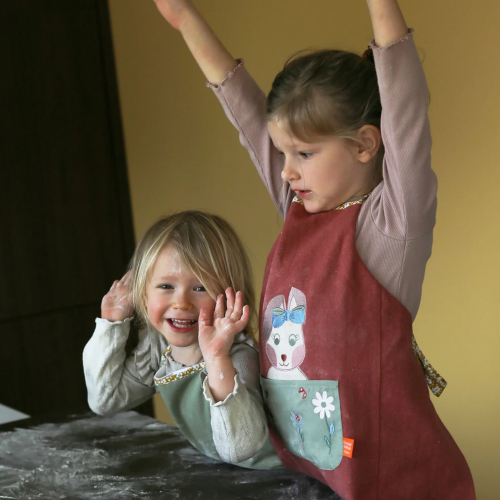 Tablier pour enfant brodé Madame Lapin