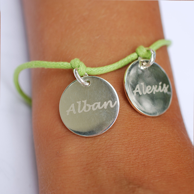 Bracelet gravé deux médailles