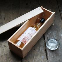 Bouteille de whisky étiquette style Marin